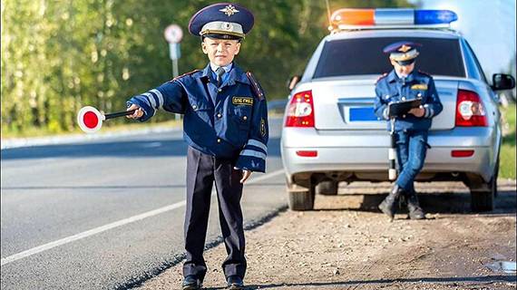 Нарушения фиксируются инспектором ГАИ Нарушения фиксируются инспектором ГАИ