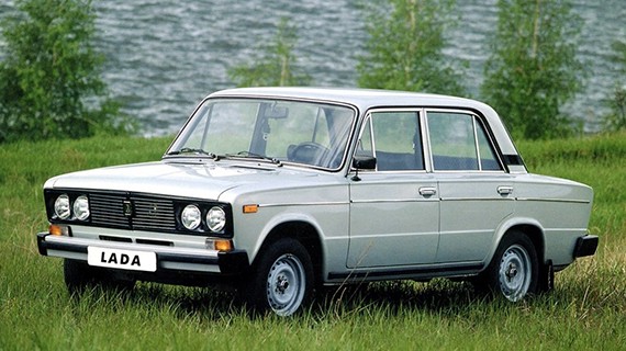 1top-10-samykh-populyarnykh-sedanov-v-rossii-10.jpg lada 2106